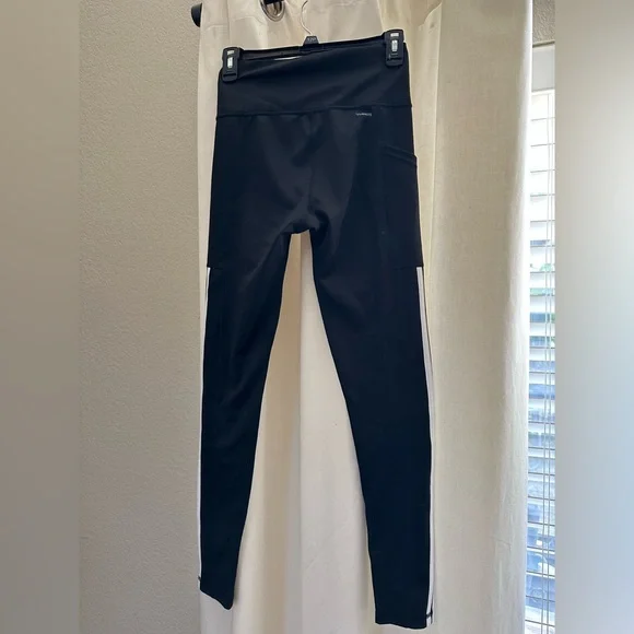 athletic pants - Picture 2 of 3